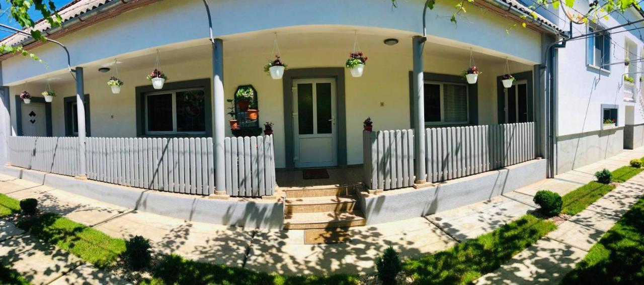 Natalia Vendeghaz Hotel Csetfalvat Екстериор снимка